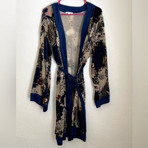 Willow and Clay bohemian velvet floral sheer robe kimono in size S/M